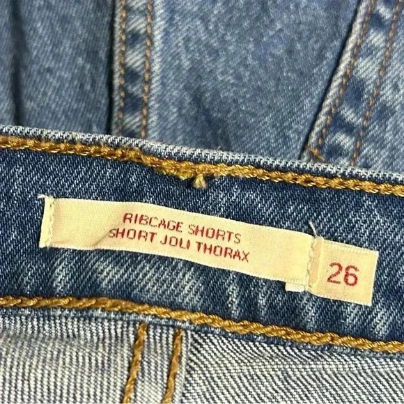 Levi's  Ribcage Shorts - Picture 4 of 5